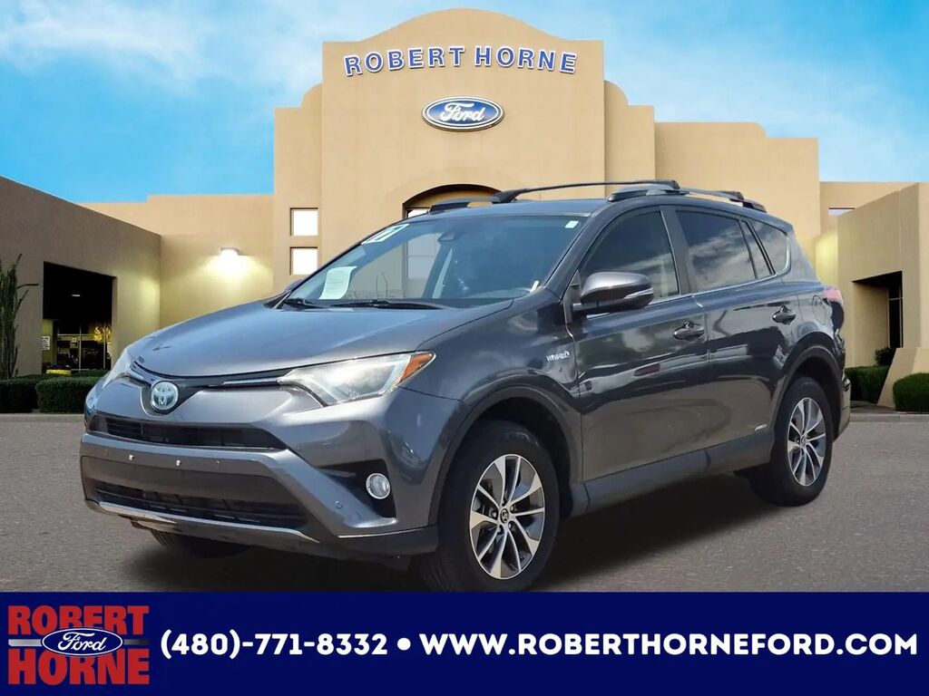 2017 Toyota RAV4 Hybrid XLE — photo 1 of 13