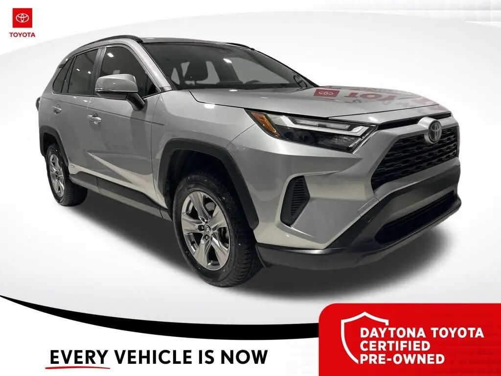 2022 Toyota RAV4 Hybrid XLE — photo 1 of 13