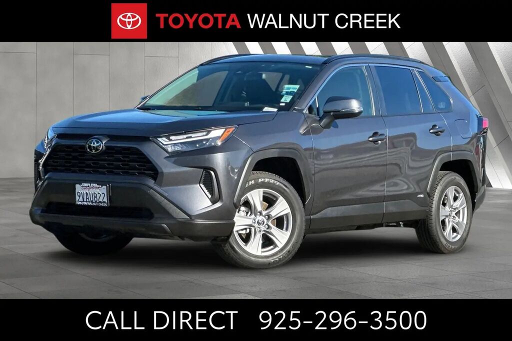 2025 Toyota RAV4 Hybrid XLE — photo 1 of 9
