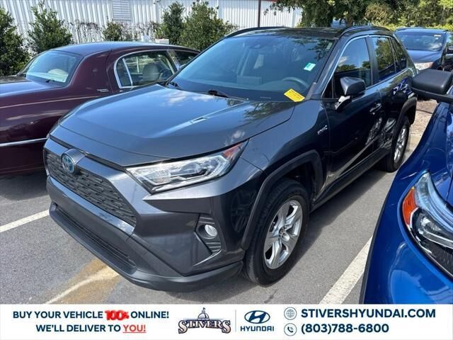 2021 Toyota RAV4 Hybrid XLE — photo 1 of 6