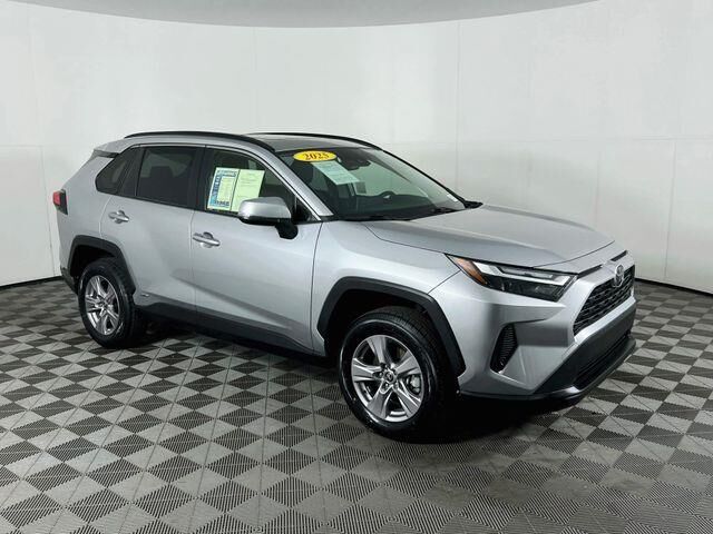 2025 Toyota RAV4 Hybrid XLE — photo 1 of 13