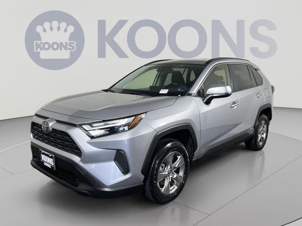 2025 Toyota RAV4 Hybrid XLE — photo 1 of 1