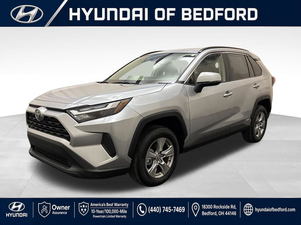 2025 Toyota RAV4 Hybrid XLE — photo 1 of 11