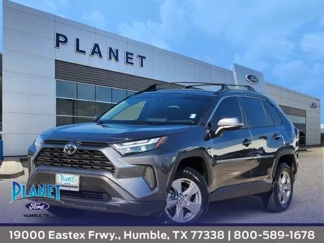 2025 Toyota RAV4 Hybrid XLE — photo 1 of 156