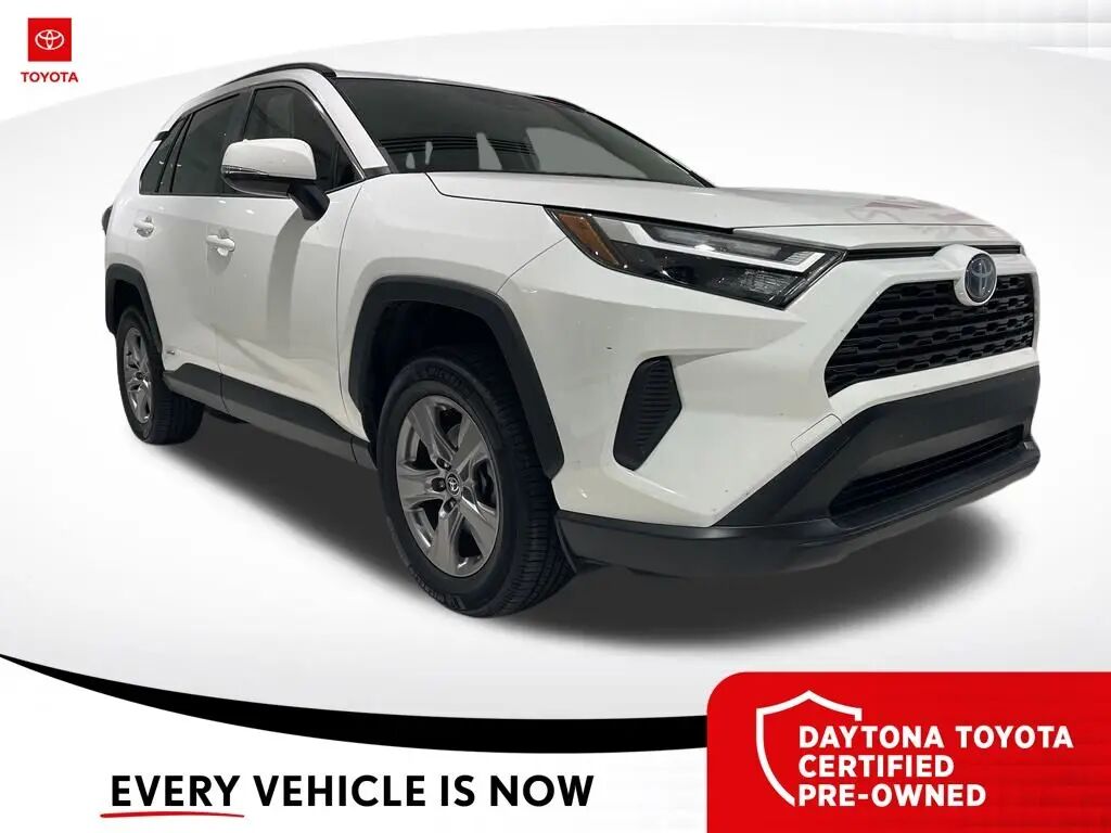 2024 Toyota RAV4 Hybrid XLE — photo 1 of 10