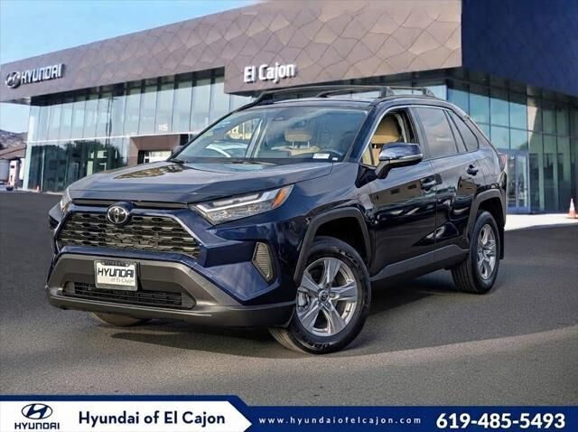 2025 Toyota RAV4 Hybrid XLE — photo 1 of 13