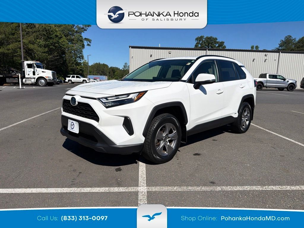 2022 Toyota RAV4 XLE — photo 1 of 13