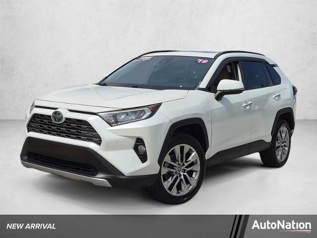 2019 Toyota RAV4 Limited — photo 1 of 13
