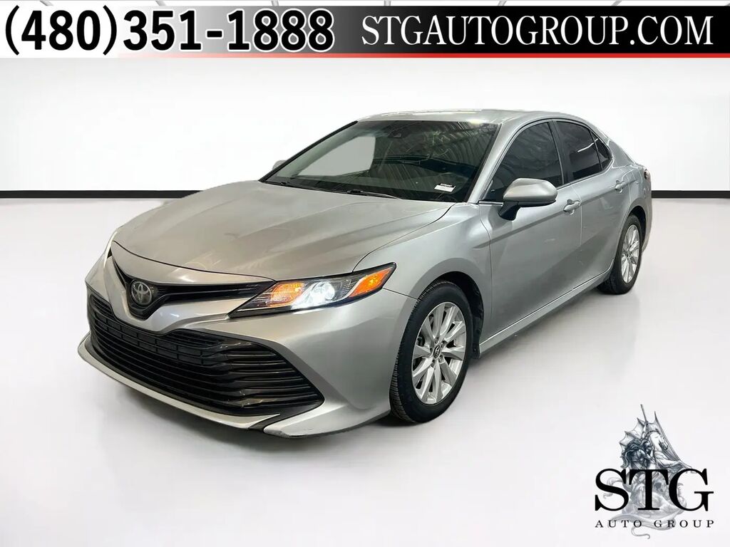 2018 Toyota Camry SE — photo 1 of 13