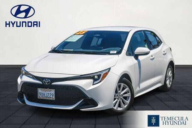 2025 Toyota Corolla Hatchback SE — photo 1 of 12