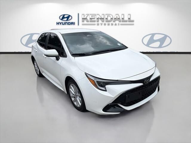 2023 Toyota Corolla Hatchback SE — photo 1 of 13