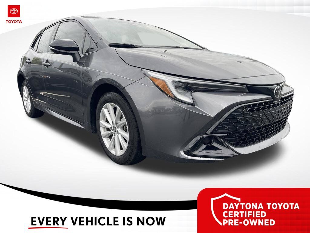 2025 Toyota Corolla Hatchback SE — photo 1 of 10