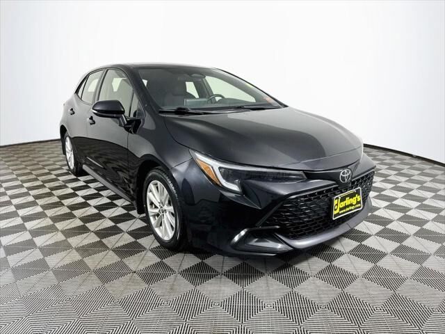 2023 Toyota Corolla Hatchback SE — photo 1 of 13