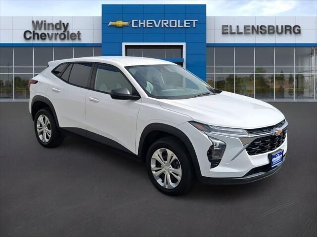 2024 Chevrolet Trax LS — photo 1 of 5