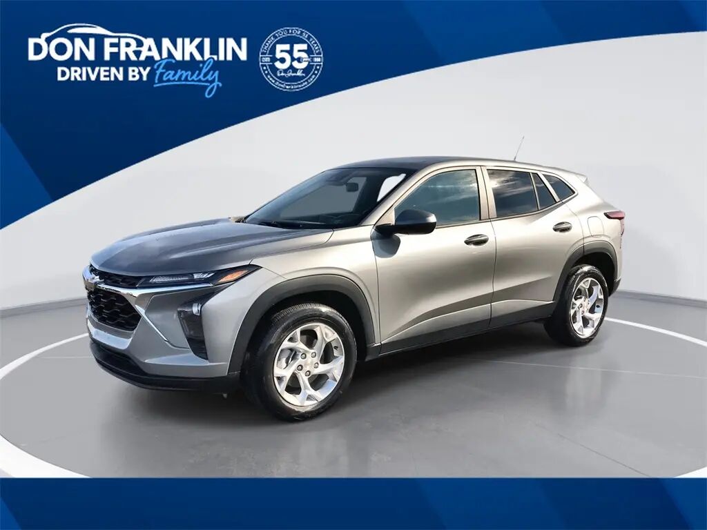 2024 Chevrolet Trax LS — photo 1 of 13