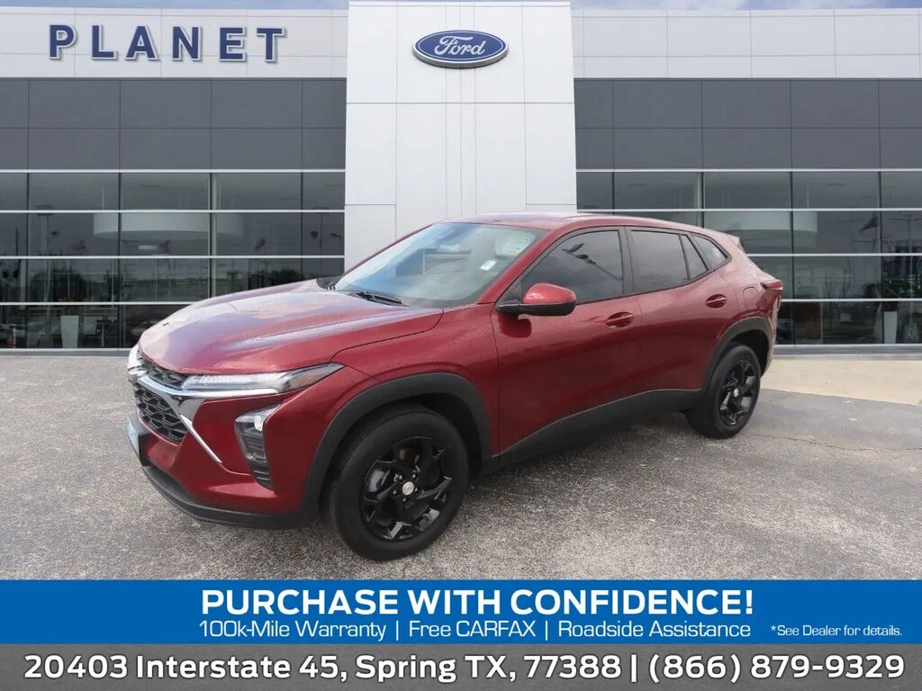 2024 Chevrolet Trax LS — photo 1 of 13