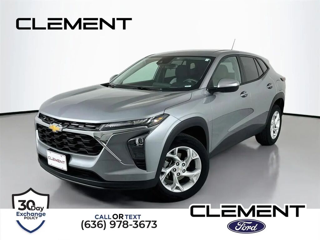 2024 Chevrolet Trax LS — photo 1 of 9