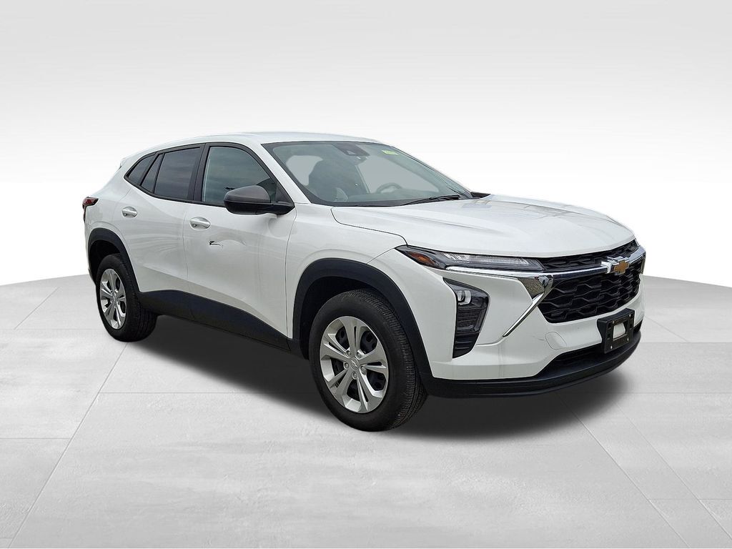 2024 Chevrolet Trax LS — photo 1 of 1
