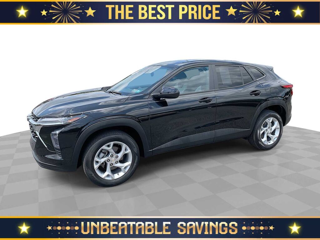 2024 Chevrolet Trax LS — photo 1 of 13