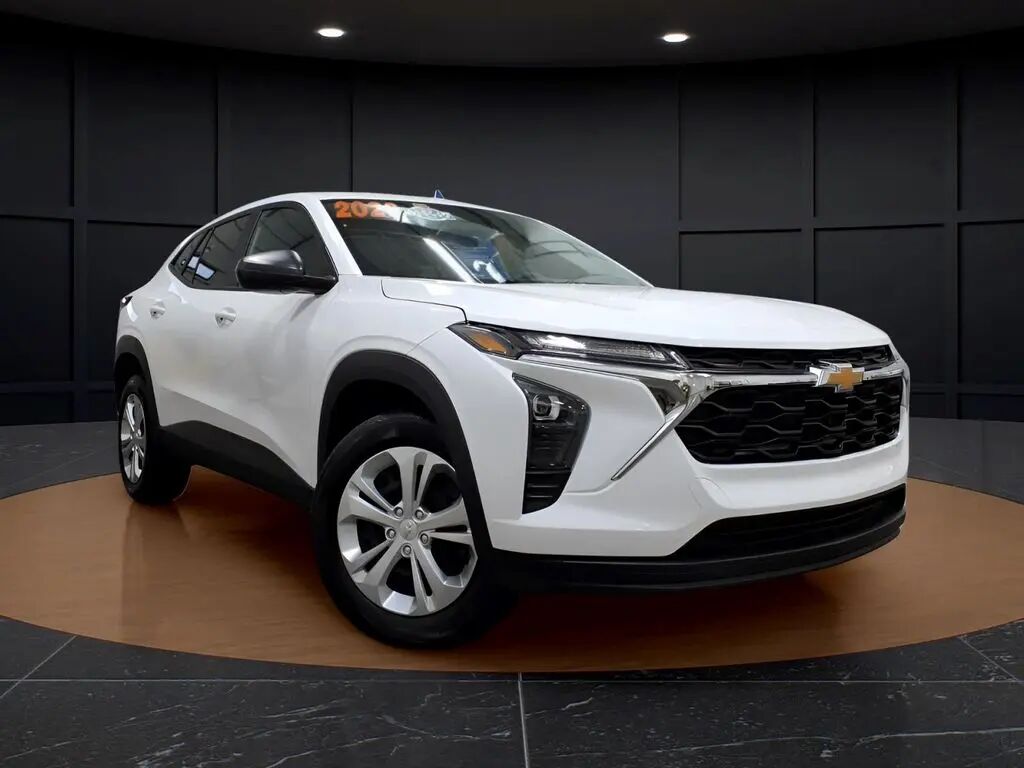 2026 Chevrolet Trax LS — photo 1 of 13