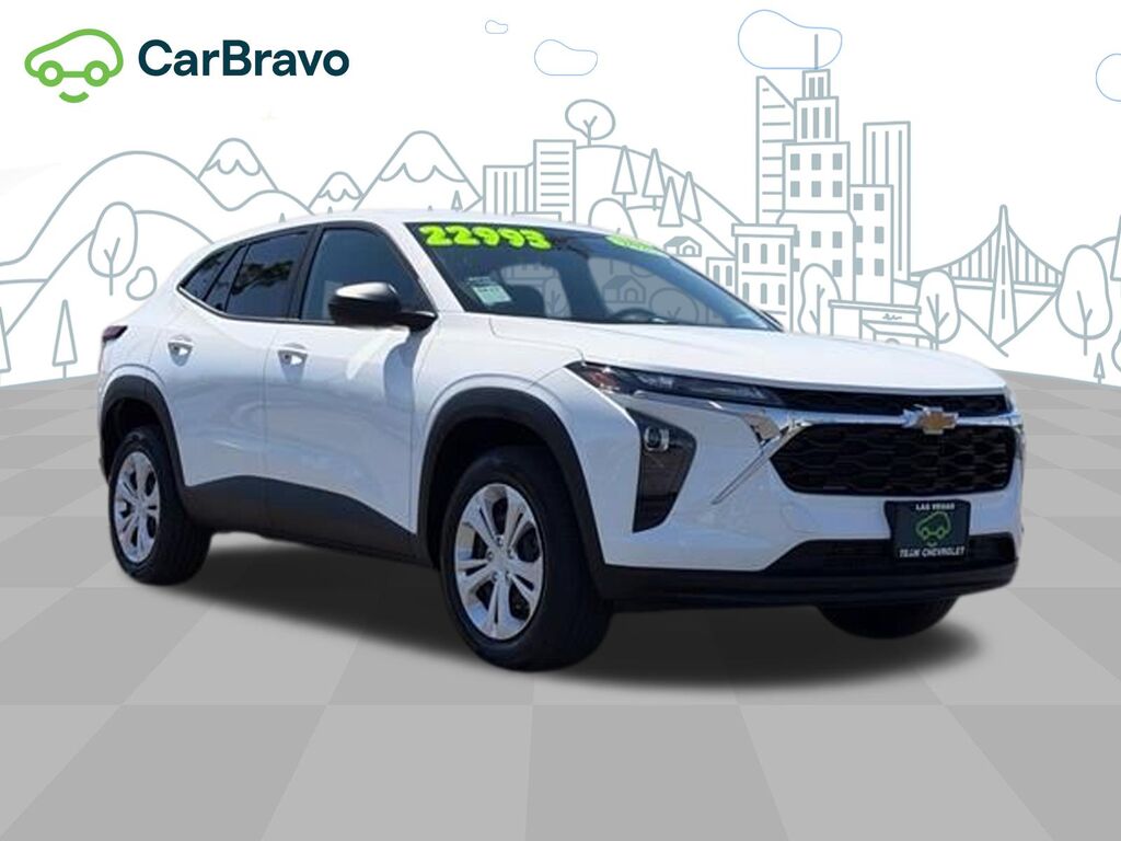 2025 Chevrolet Trax LS — photo 1 of 5