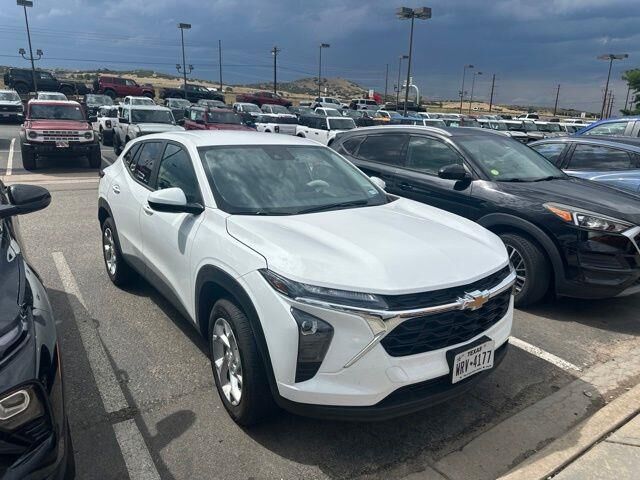 2026 Chevrolet Trax LS — photo 1 of 14