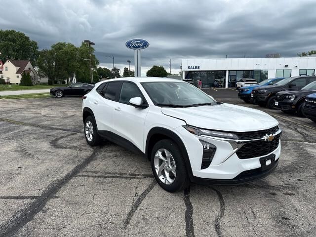 2025 Chevrolet Trax LS