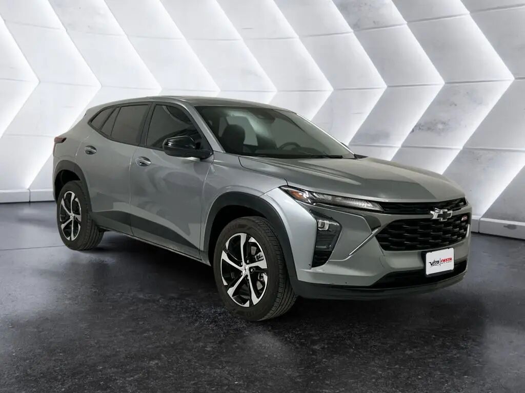 2024 Chevrolet Trax RS — photo 1 of 3