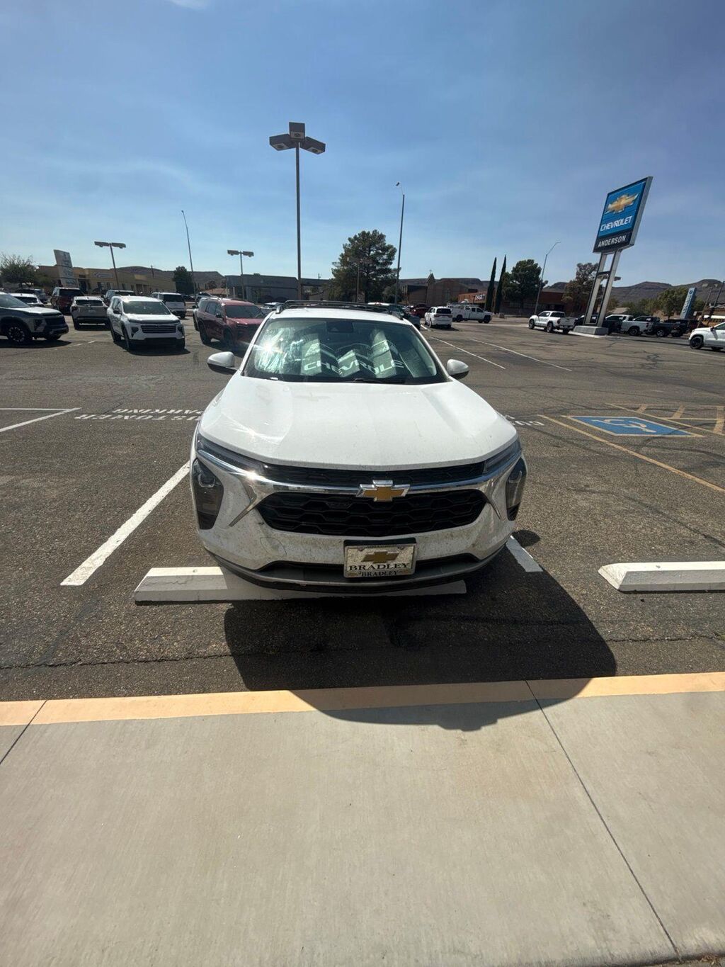 2024 Chevrolet Trax LT — photo 1 of 3