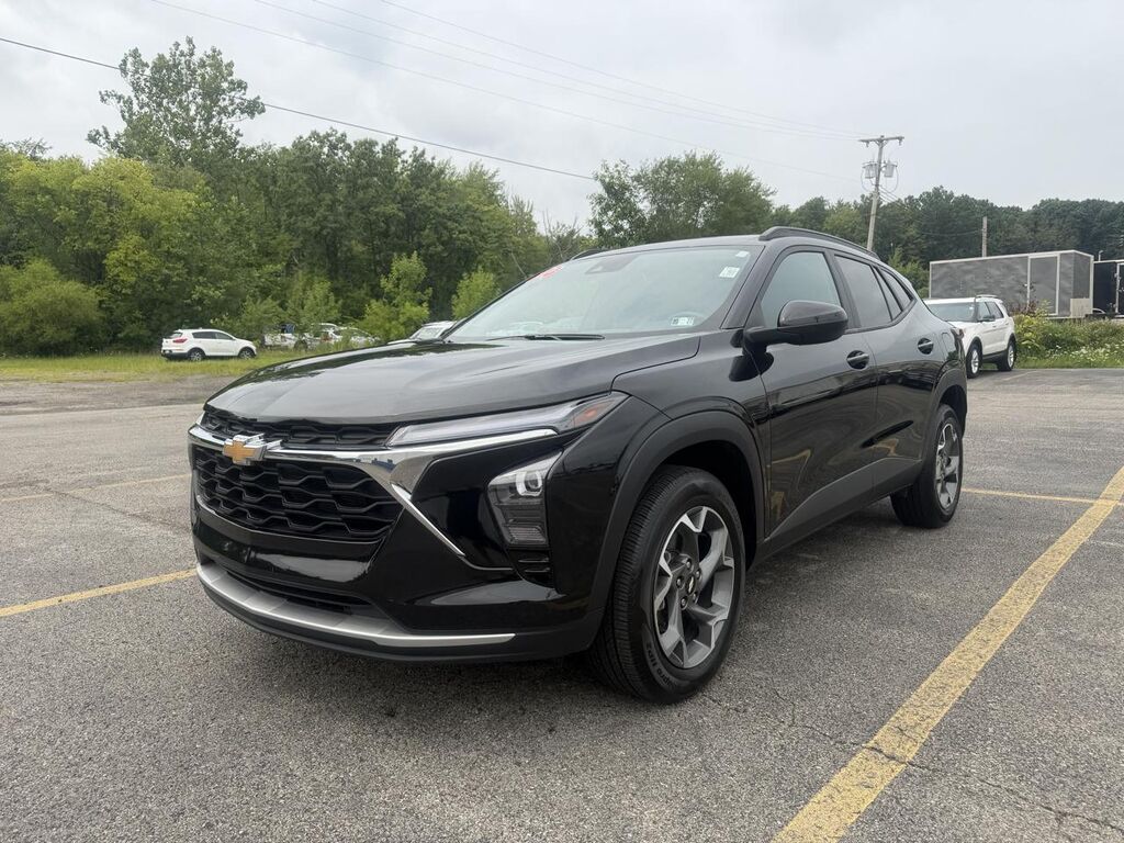 2024 Chevrolet Trax FWD 4dr LT — photo 1 of 13