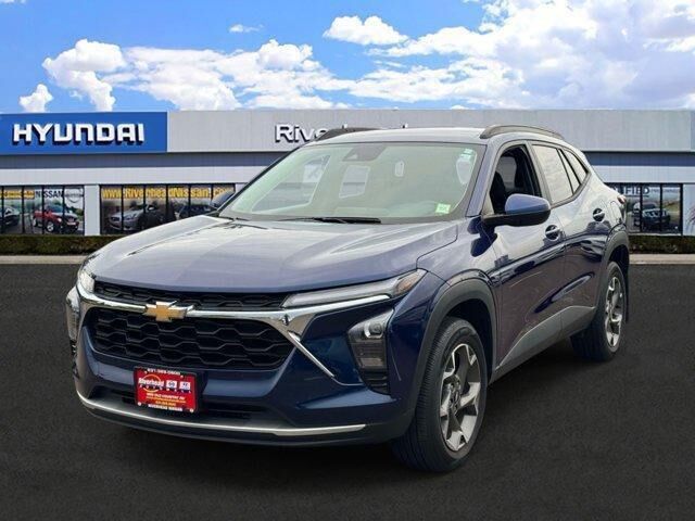 2024 Chevrolet Trax LT — photo 1 of 13