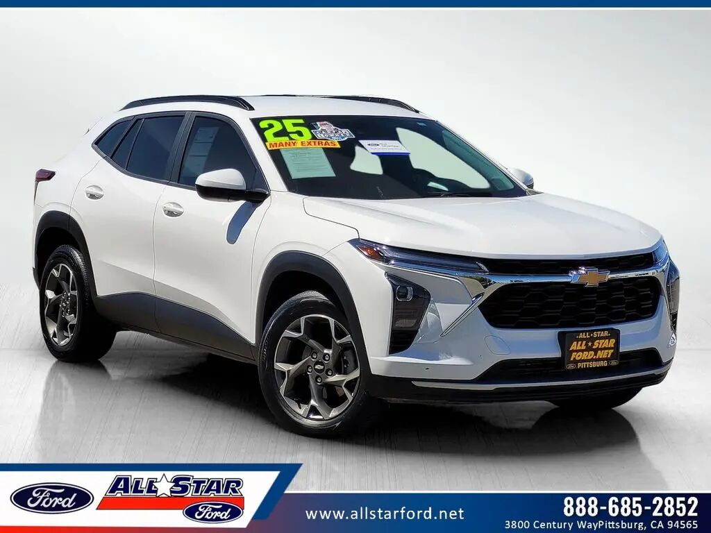 2025 Chevrolet Trax LT — photo 1 of 13
