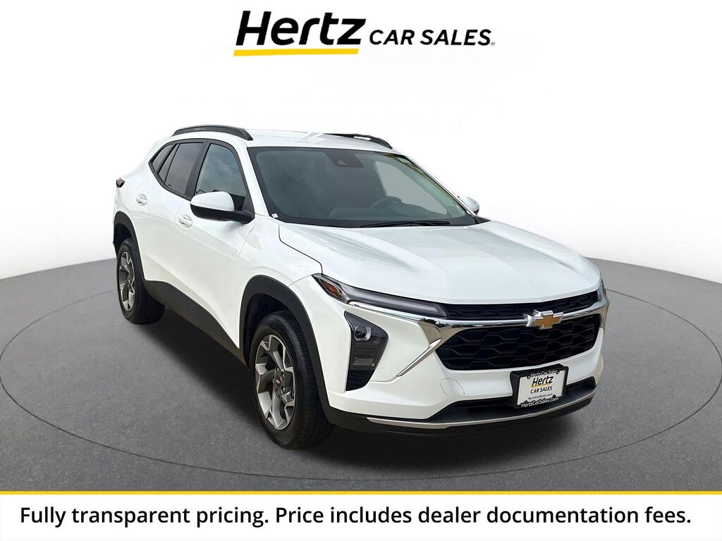 2025 Chevrolet Trax LT — photo 1 of 11