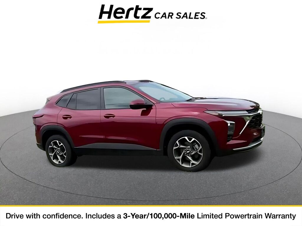 2025 Chevrolet Trax LT — photo 1 of 11