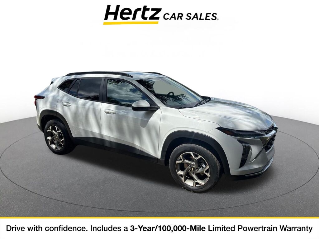 2025 Chevrolet Trax LT — photo 1 of 11