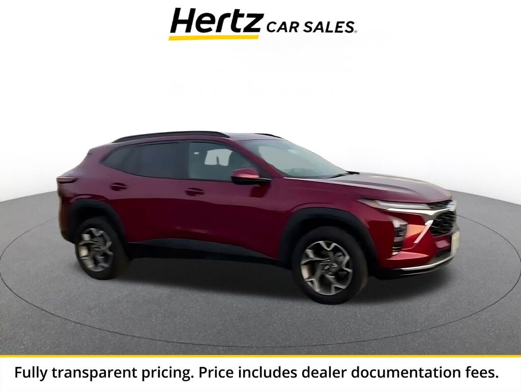 2025 Chevrolet Trax LT — photo 1 of 11