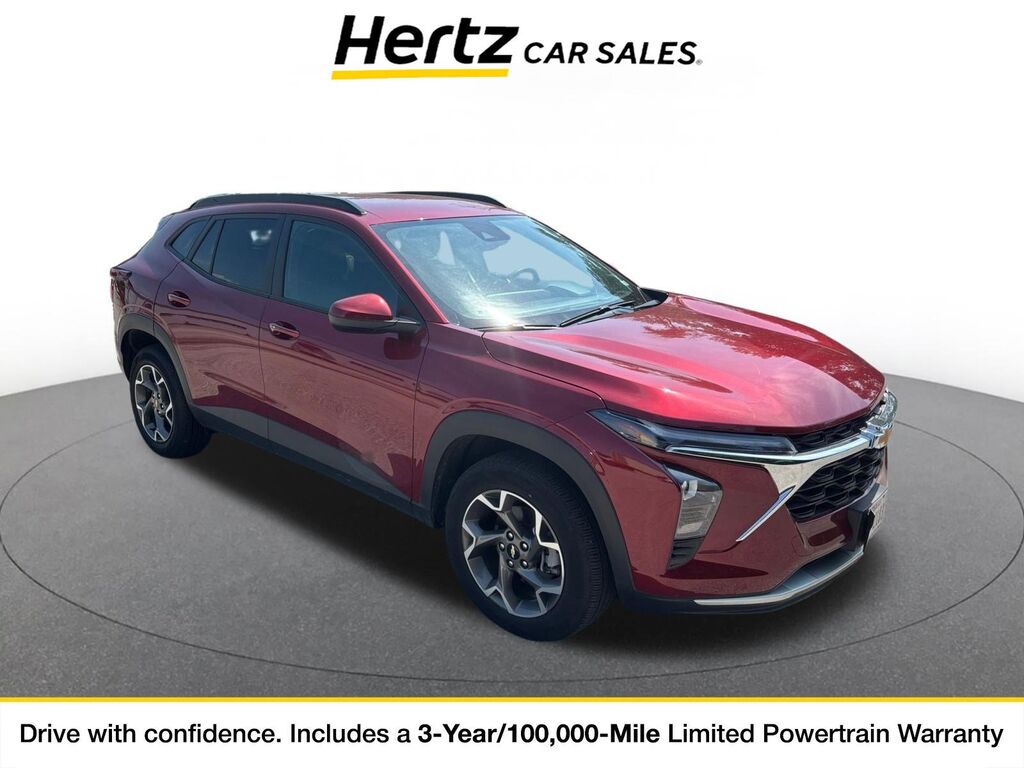 2025 Chevrolet Trax LT — photo 1 of 11