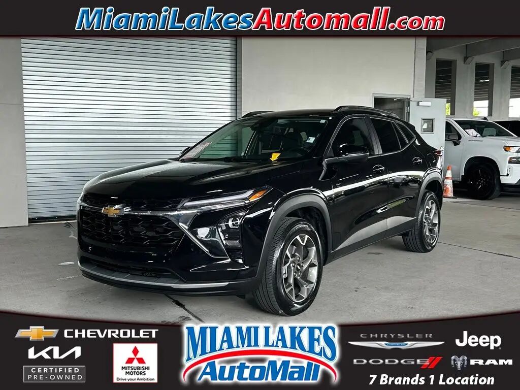 2025 Chevrolet Trax LT — photo 1 of 13