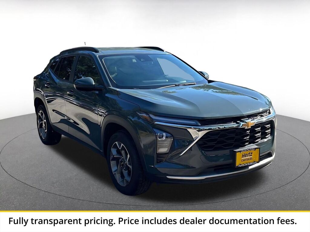 2025 Chevrolet Trax LT — photo 1 of 11