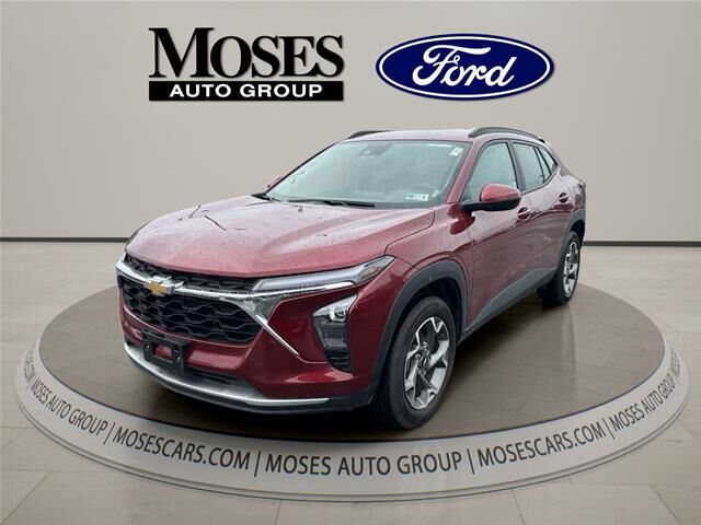 2025 Chevrolet Trax LT — photo 1 of 13