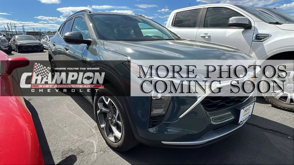 2025 Chevrolet Trax LT — photo 1 of 3