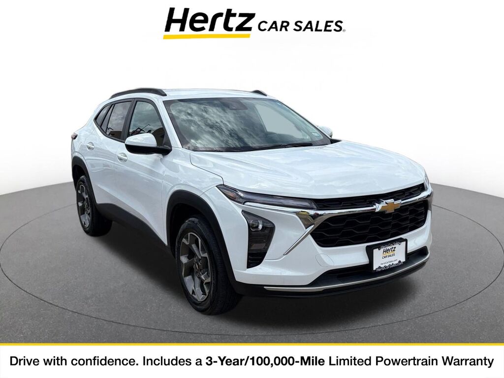 2025 Chevrolet Trax LT — photo 1 of 11
