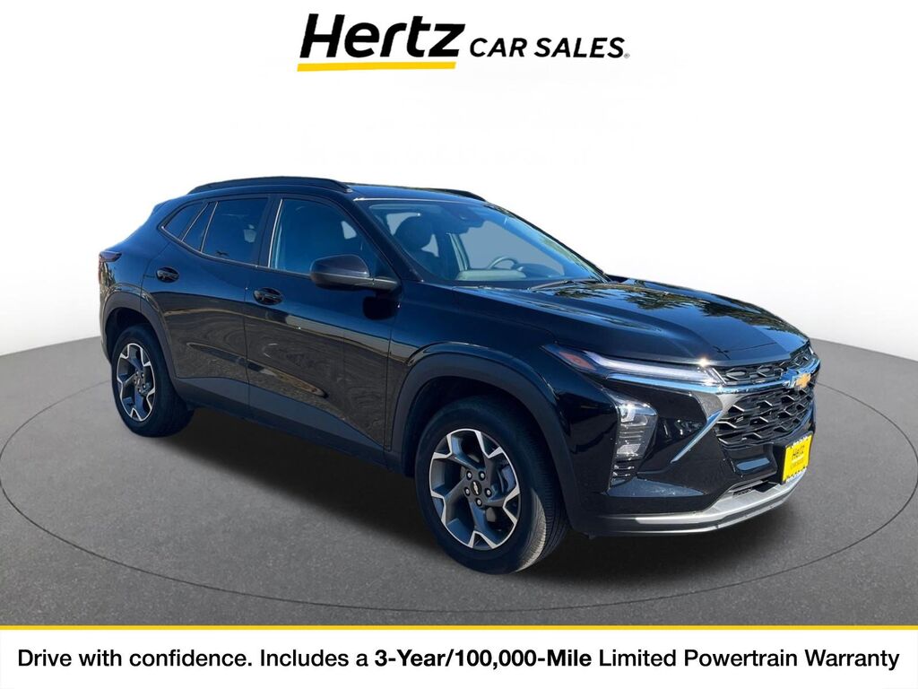 2025 Chevrolet Trax LT — photo 1 of 11