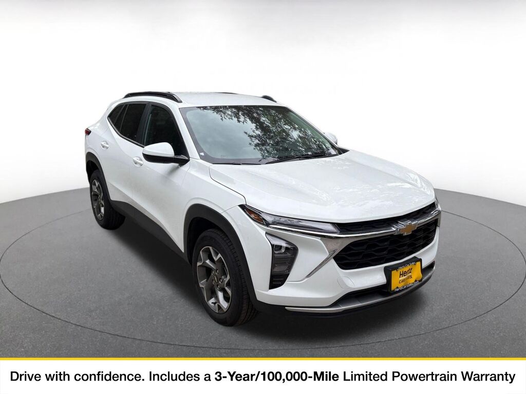 2025 Chevrolet Trax LT — photo 1 of 11