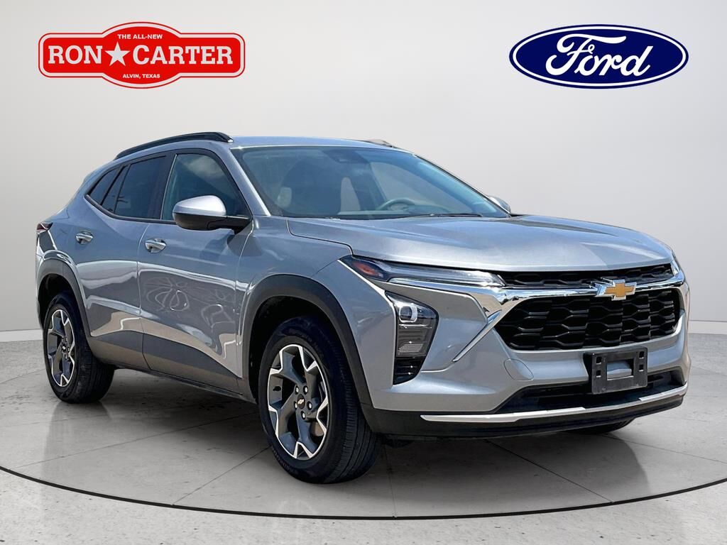 2025 Chevrolet Trax LT — photo 1 of 2