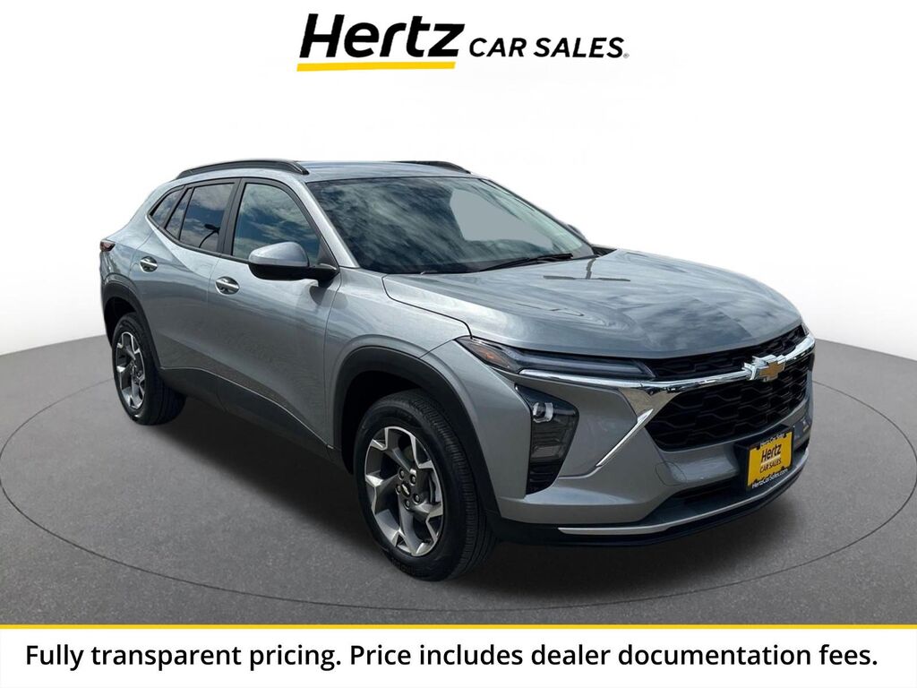 2025 Chevrolet Trax LT — photo 1 of 11