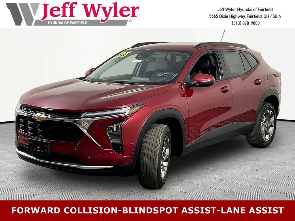 2025 Chevrolet Trax LT — photo 1 of 13