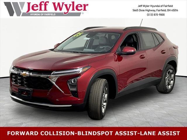 2025 Chevrolet Trax LT — photo 1 of 4