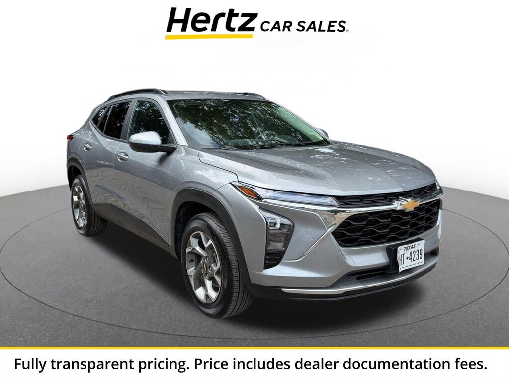 2025 Chevrolet Trax LT — photo 1 of 11