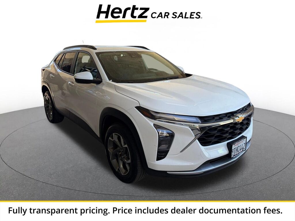 2025 Chevrolet Trax LT — photo 1 of 11